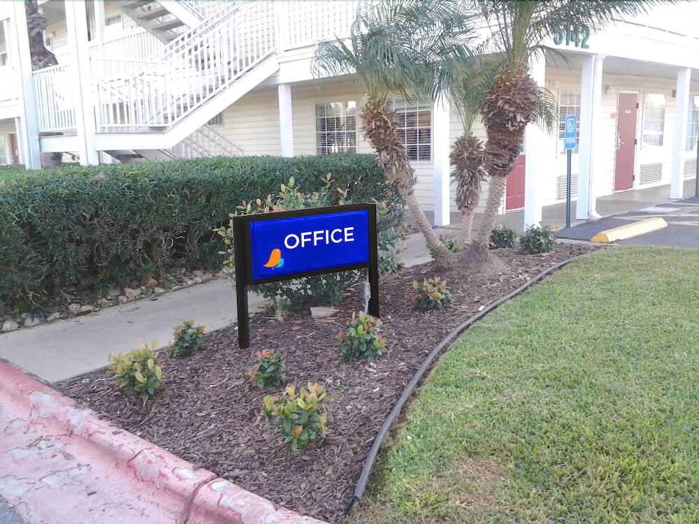 Intown Suites Extended Stay Select Corpus Christi Tx Buitenkant foto